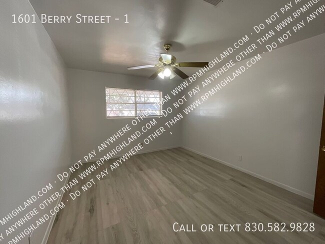 Building Photo - **AVAILABLE NOW** SPACIOUS 1 BED 1 BATH IN...