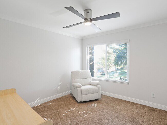 Building Photo - 1619 Carmel Cir W