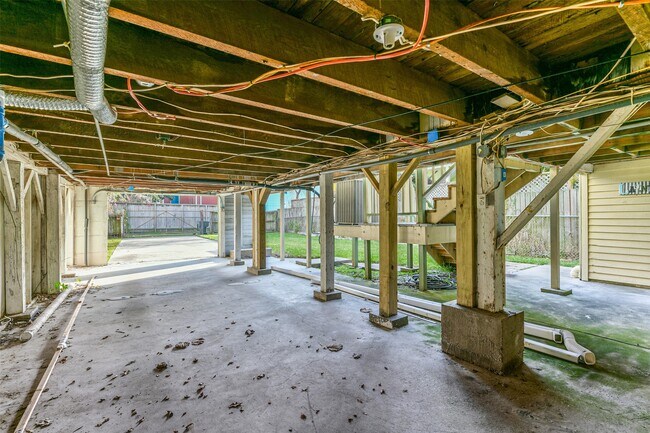 Building Photo - 1421 Winnie St