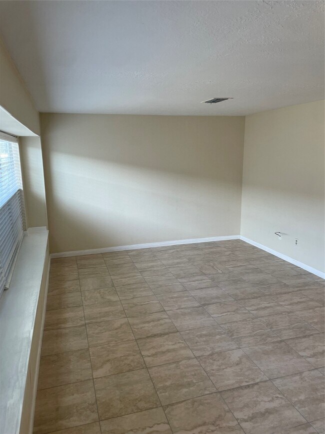 Building Photo - 7051 Chasewood Dr
