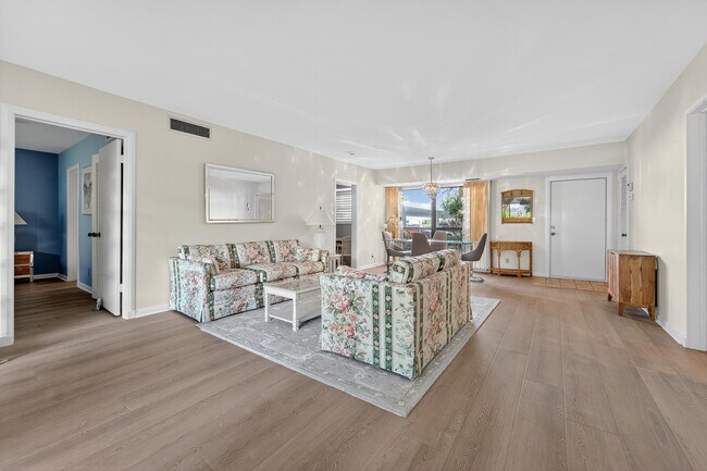 Building Photo - 6 Concourse Dr