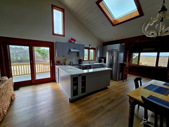 Building Photo - 11 Sunset Dr