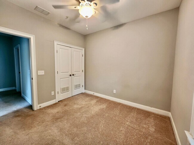 Building Photo - Four bedroom 10 minutes from the beaches o...