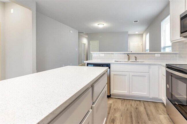 Building Photo - 141 Quiet Man Dr