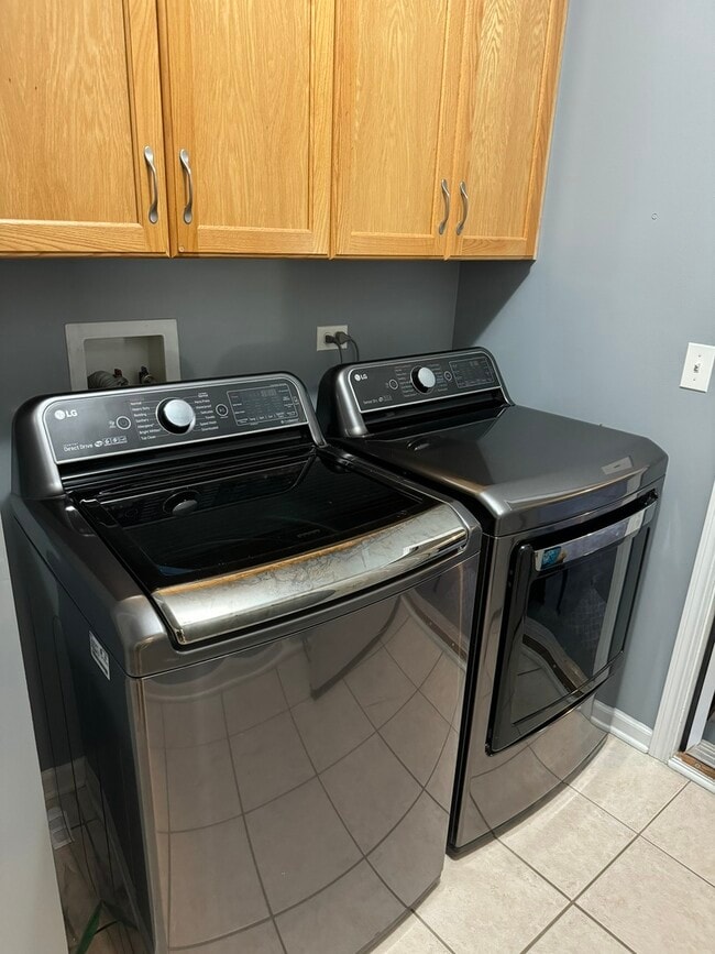 Building Photo - 1N061 Mission Ct