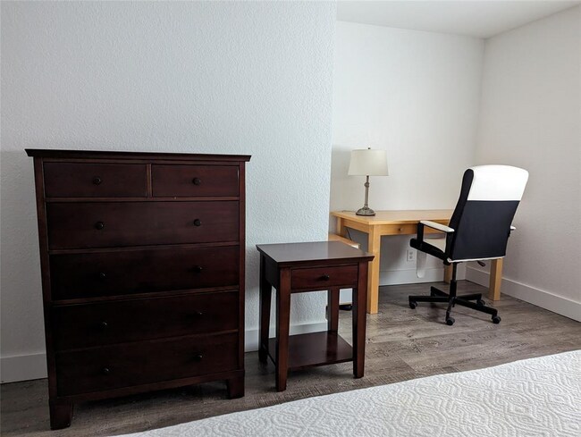 Building Photo - 4102 Forest Dr