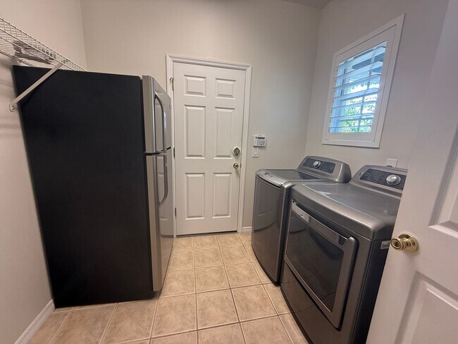 Building Photo - Exquisite 4-Bedroom, 3- Bathroom Home