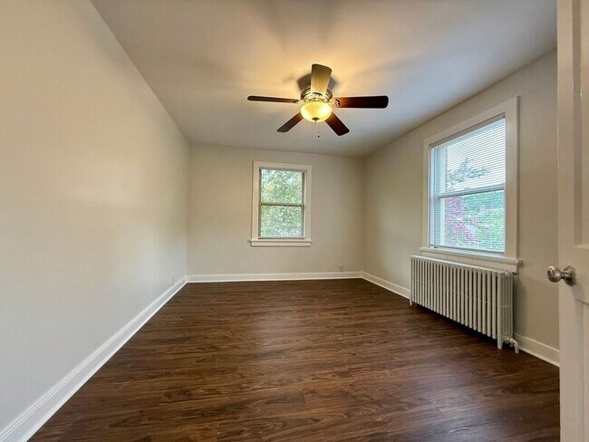 Building Photo - 1400 Kenmore Ave