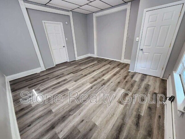 Building Photo - 121 Gilbert Ave