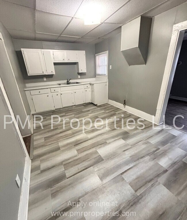 Building Photo - 516 S 16th St