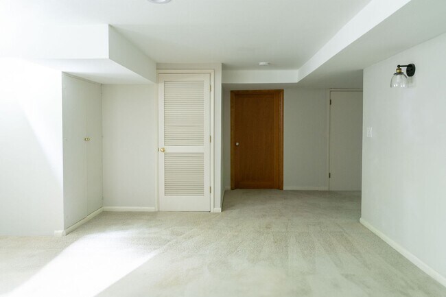 Building Photo - 7725 SW Miner Way