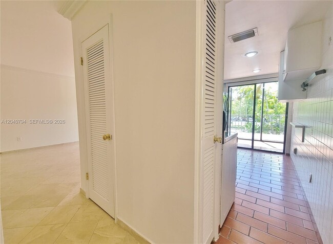 Building Photo - 77 Crandon Blvd