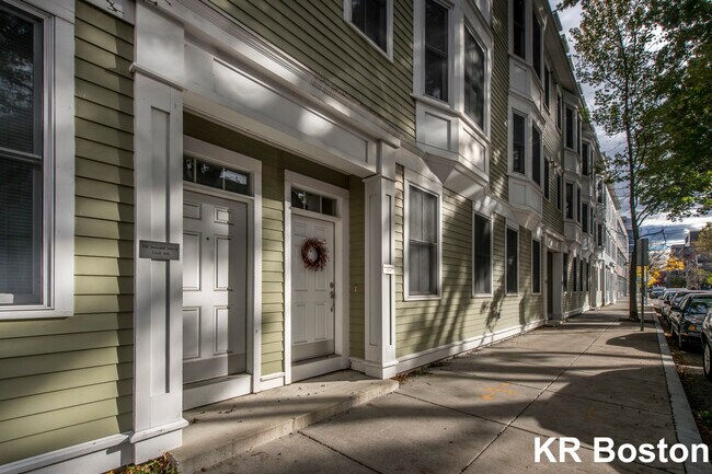 Building Photo - 137 2nd St