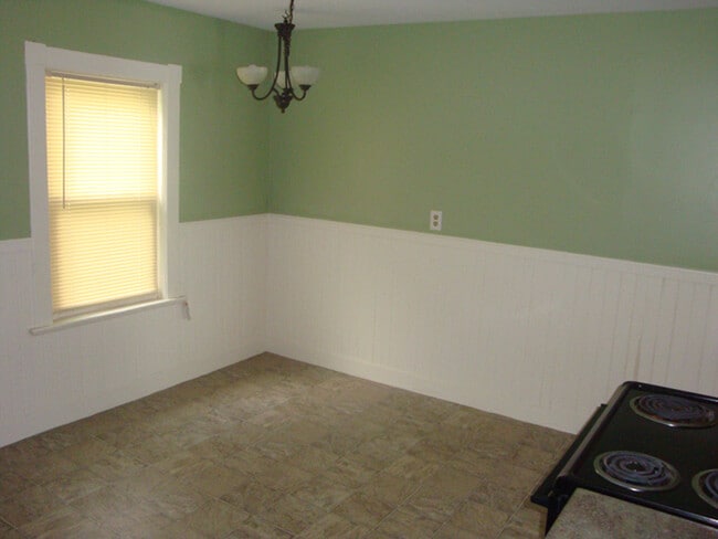 Building Photo - 11 Silk St