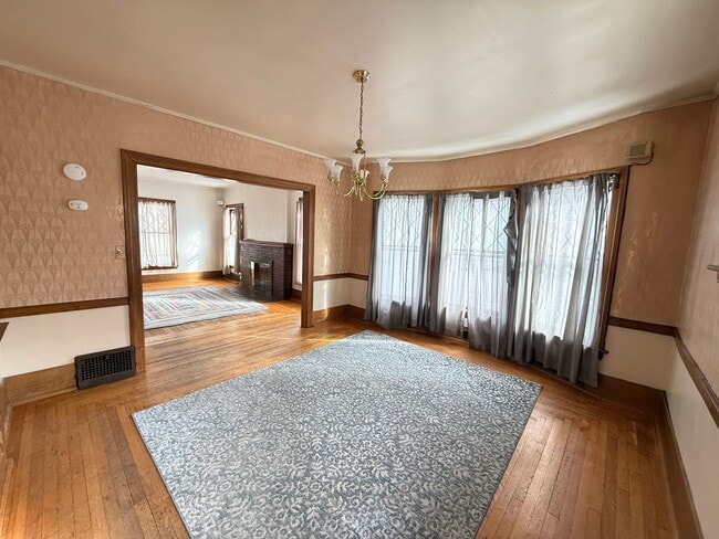 Building Photo - Well-Maintained 4-Bedroom Home with Historical Charm Near Downtown Jackson