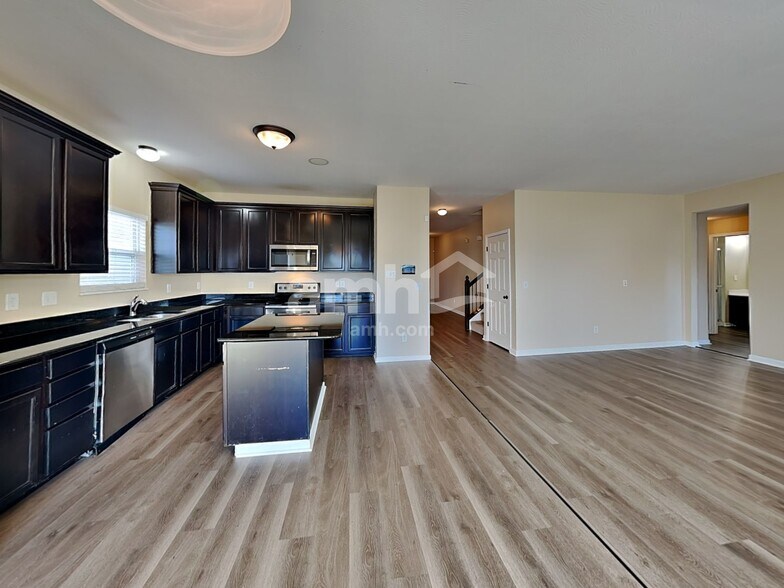 Building Photo - 8333 Parori Ln