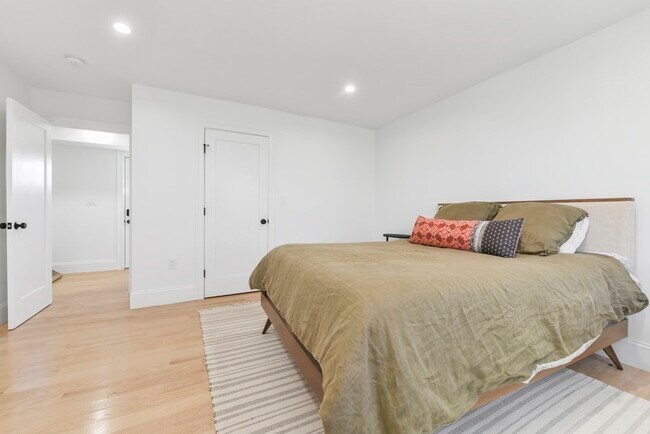 Building Photo - 17 Akron St