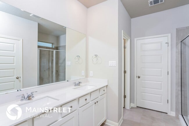 Building Photo - 9219 Dak Ave.