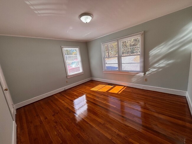 Building Photo - 2 Bedrooms- 1 Bathroom- House in Rome!