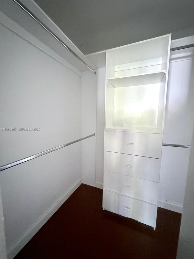 Building Photo - 801 NE 199th St