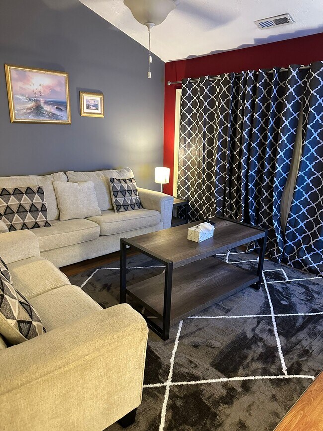 Building Photo - 4611 Court Yard Dr