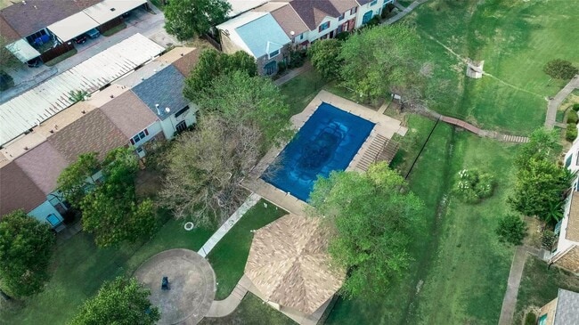 Building Photo - Stylish 2-Bedroom Townhome with Terrace & Resort-Style Amenities in Grand Prairie