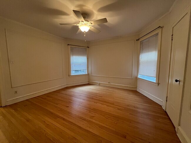 Building Photo - 6111 N Talman Ave