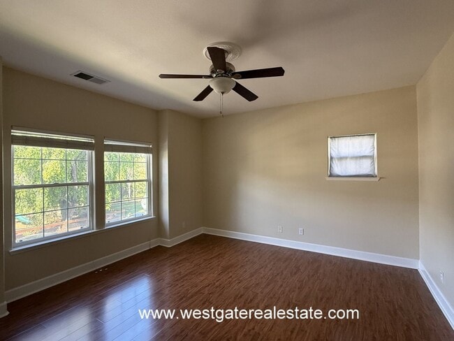 Building Photo - 415 Matteri Cir