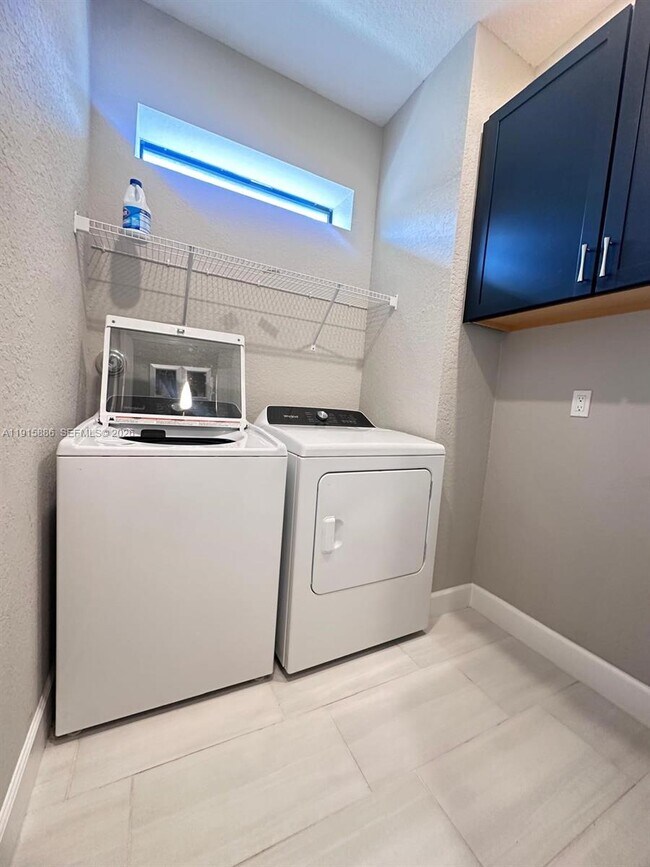 Building Photo - 4016 Basket Oak Cir