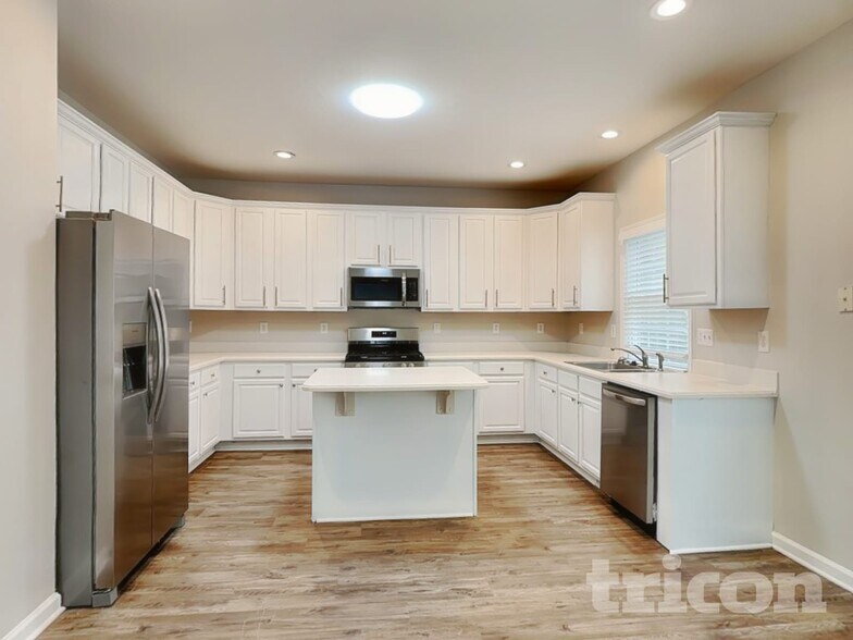 Building Photo - 716 Parkside Dr