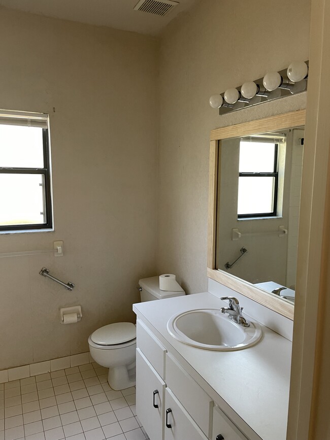 Building Photo - 6534 NW 37th Terrace