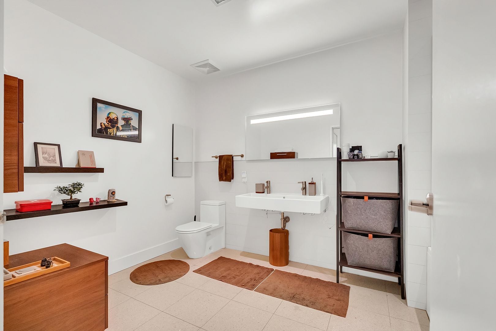 Building Photo - Hollywood Luxury Condo — 2 Beds • 2.5 Baths • Prime Location