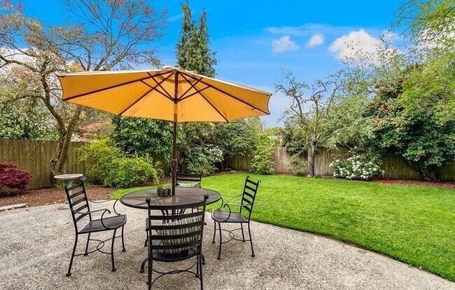 Building Photo - Laurelhurst Home