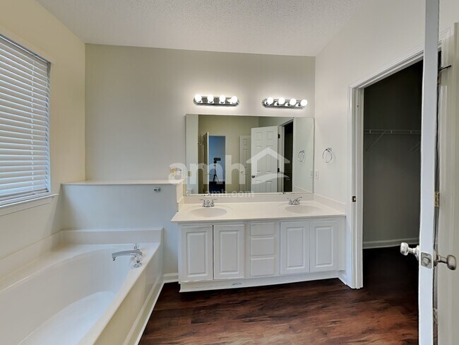 Building Photo - 6604 Conifer Cir