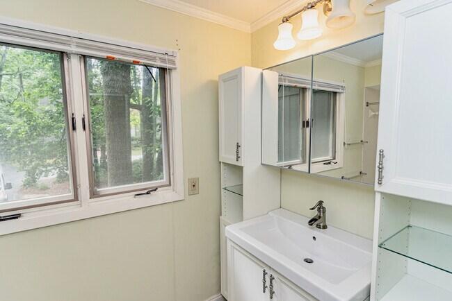 Building Photo - 178 Ingleoak Ln