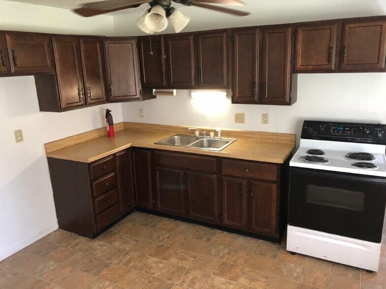 Building Photo - Franklin Township Three Bedroom Ranch