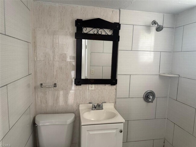 Building Photo - 1665 Henderson Ave