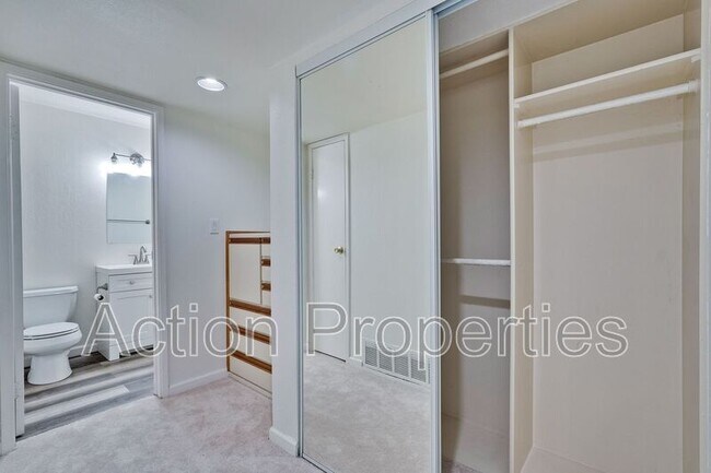 Building Photo - 181 Del Medio Ave