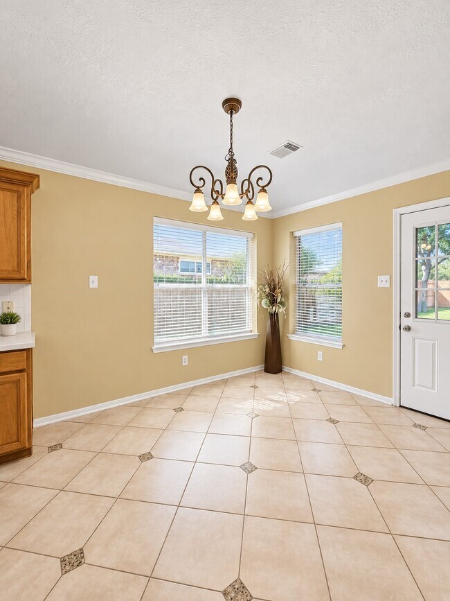 Building Photo - 2610 Parkbriar Ln