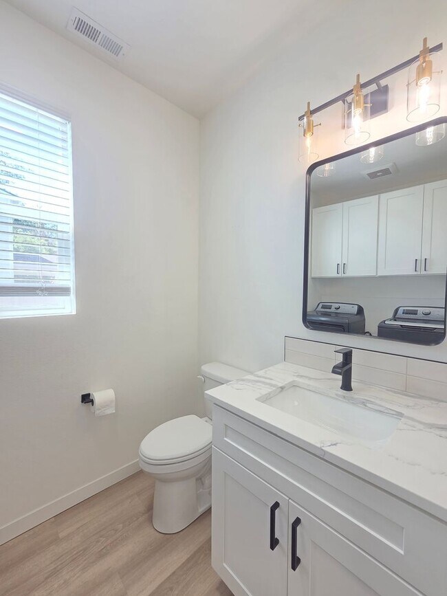 Building Photo - $2,500 - 4 Bed / 2.5 Stunning Home in Five Mile Prairie Neighborhood