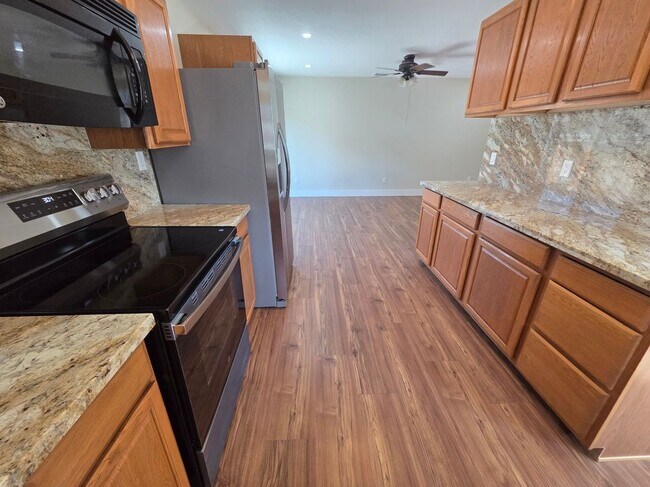 Building Photo - 616 Placer Ln