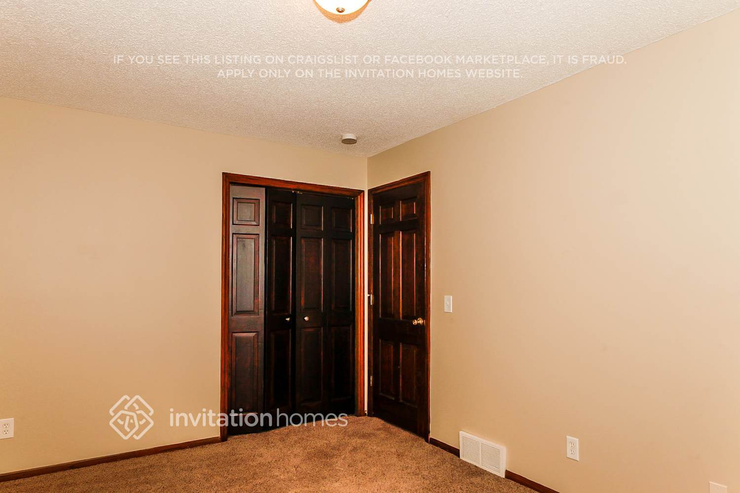 Building Photo - 4804 W Hidden Valley Dr