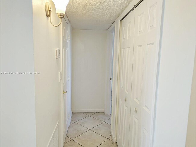 Building Photo - 1911 Sabal Palm Dr