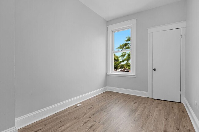 Building Photo - 405 Edgewood St