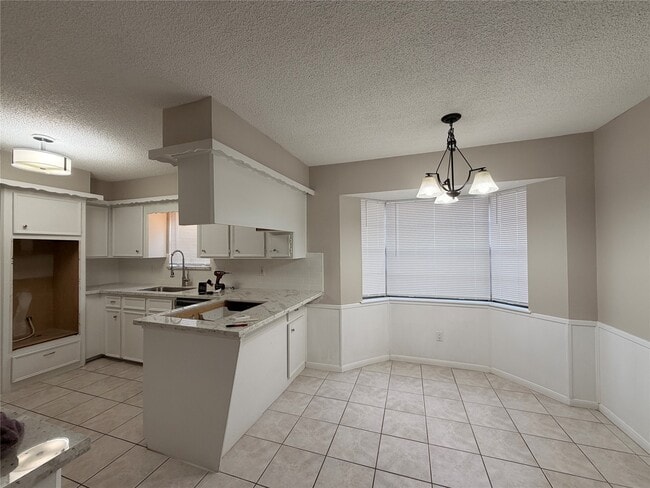 Building Photo - 13015 Shady Knoll Ln