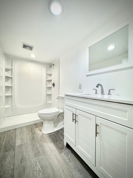 Building Photo - 6701 39th Ave SW
