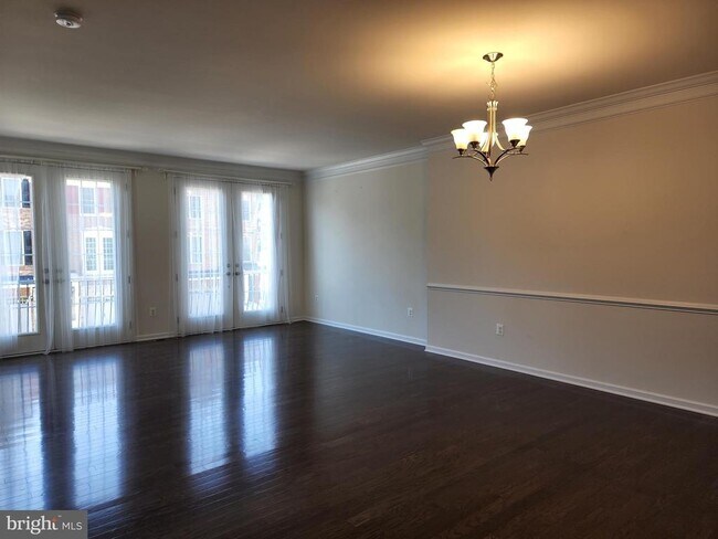 Building Photo - 25020 Cambridge Hl Ter