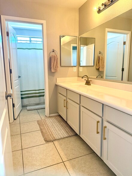 HALL BATHROOM - 3708 E Kerry Ln