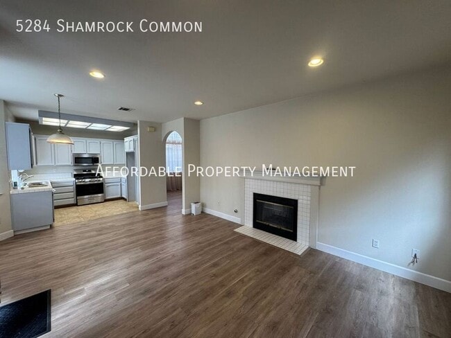 Building Photo - 5284 Shamrock Common