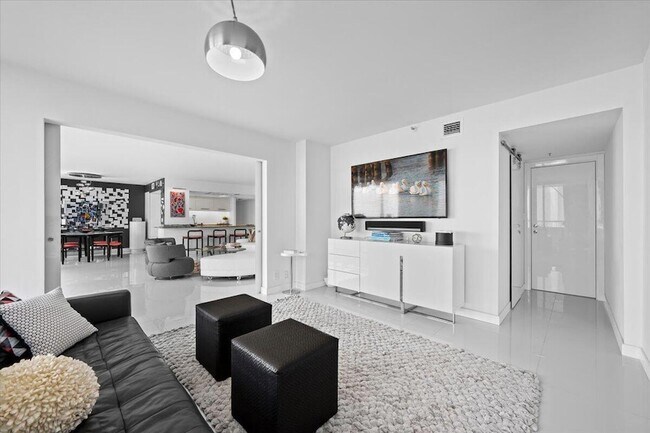 Building Photo - 5280 N Ocean Dr